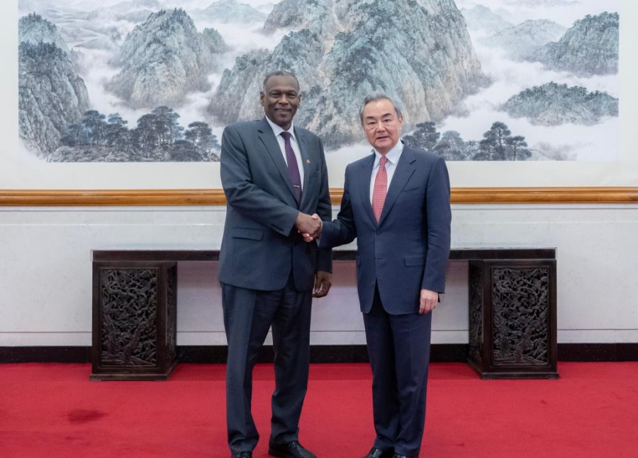 Canciller chino se reúne con nuevo homólogo sudanés