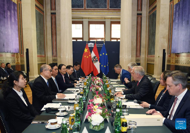 Importante legislador chino visita Austria
