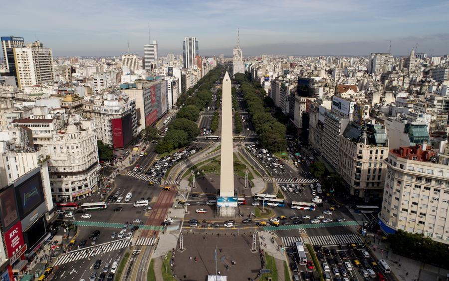 Imagen tomada con un dron el 13 de mayo de 2025 de una vista del Obelisco, en la ciudad de Buenos Aires, capital de Argentina. (Xinhua/Ezequiel Putruele) 