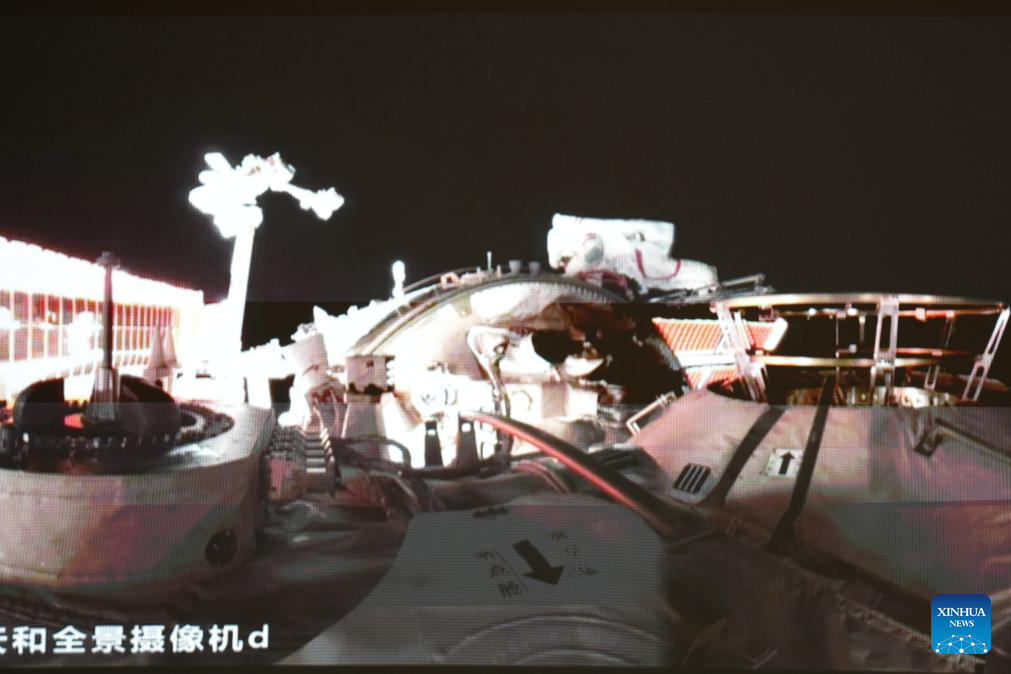 Astronautas de Shenzhou-20 completan primera caminata espacial