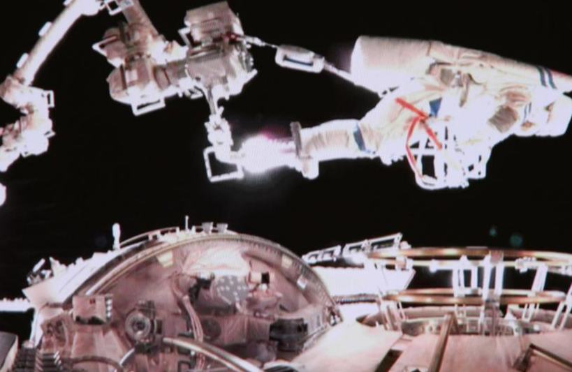 Astronautas de Shenzhou-20 completan primera caminata espacial