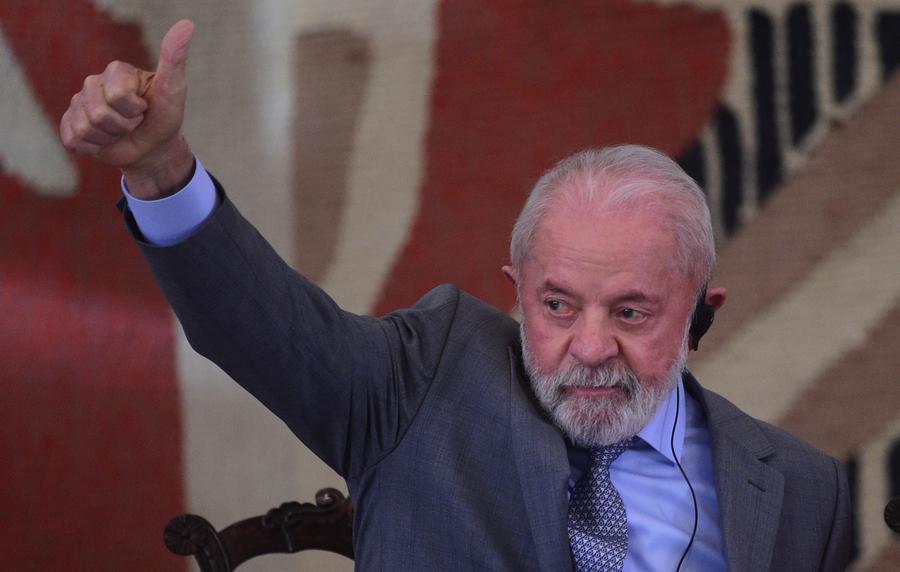Imagen del 19 de mayo de 2025 del presidente brasileño, Luiz Inácio Lula da Silva, reaccionando durante la inauguración del II Diálogo Brasil-Africa sobre Seguridad Alimentaria, Combate a la Pobreza y Desarrollo Rural, realizado en el Palacio de Itamaraty, en Brasilia, Brasil. (Xinhua/Lucio Tavora)