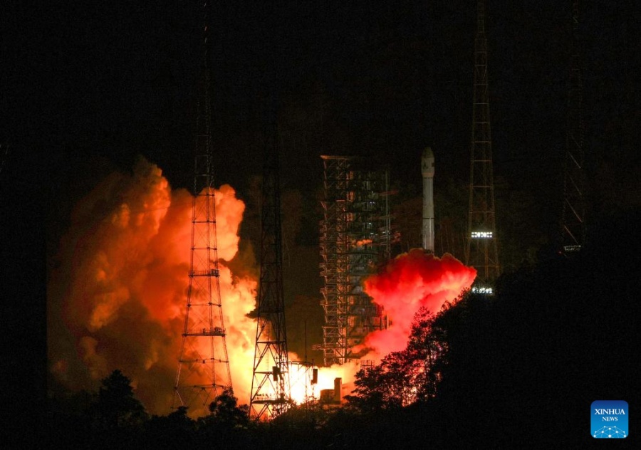 China lanza Tianwen-2 para recoger muestras de asteroide