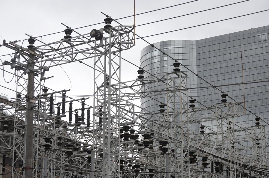 Imagen del 20 de octubre de 2021 de las líneas de transmisión de energía eléctrica de la subestación Ibirapuera, en Sao Paulo, Brasil. (Xinhua/Rahel Patrasso)
