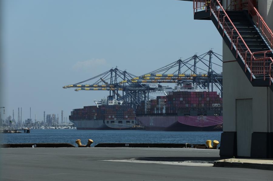 Buques cargados con contenedores son vistos el Puerto de Los Angeles, California, Estados Unidos, el 29 de abril de 2025. (Xinhua/Qiu Chen) 