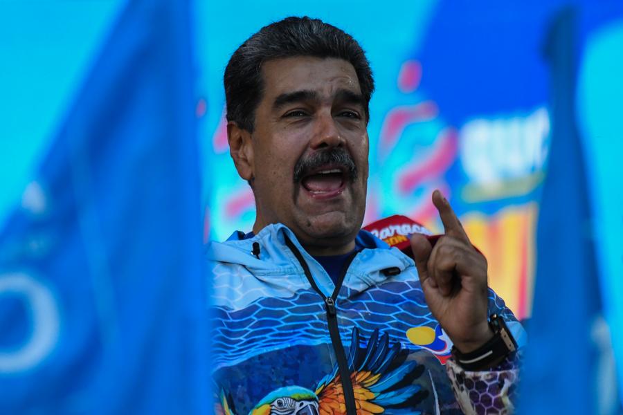 Imagen del 22 de mayo de 2025 del presidente venezolano, Nicolás Maduro, reaccionando durante un acto con motivo del cierre de campaña correspondiente a las elecciones legislativas y regionales, en Caracas, Venezuela. (Xinhua/Marcos Salgado) 