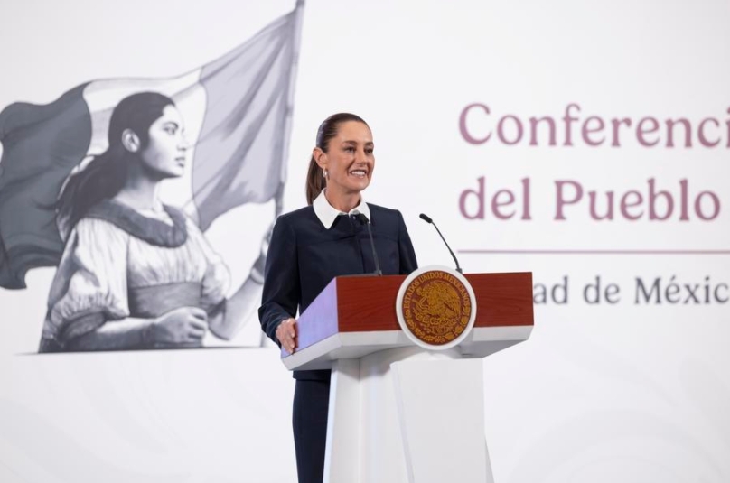 Imagen cedida por la Presidencia de México de la presidenta mexicana, Claudia Sheinbaum, sonriendo durante su conferencia de prensa matutina, en Palacio Nacional, en la Ciudad de México, capital de México, el 4 de junio de 2025. (Xinhua/Presidencia de México)