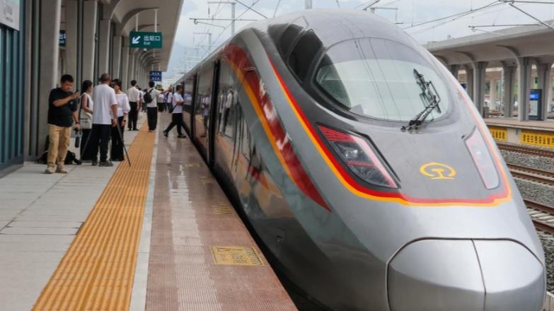 China espera 953 millones de viajes ferroviarios durante temporada alta de verano