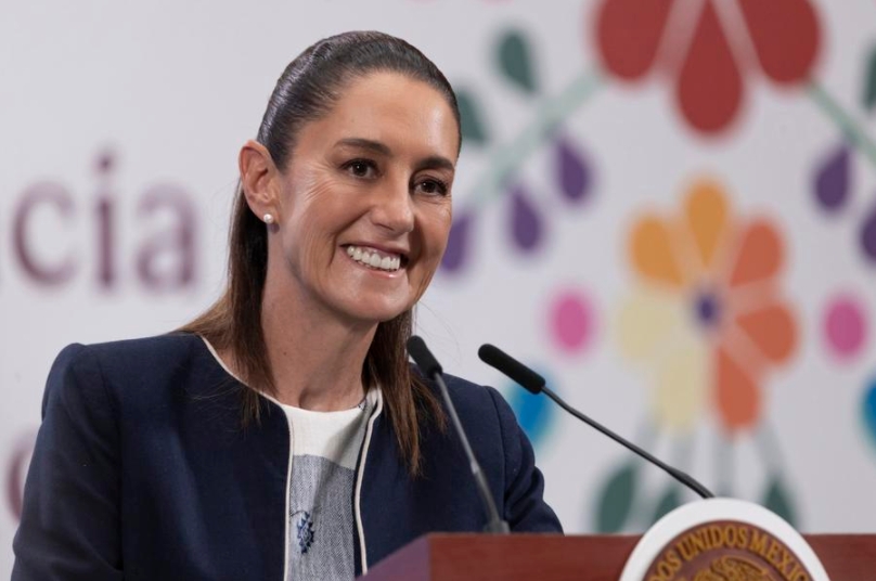 Imagen proveída por la Presidencia de México de la presidenta mexicana, Claudia Sheinbaum, sonriendo durante su conferencia de prensa matutina en Palacio Nacional, en la Ciudad de México, capital de México, el 14 de julio de 2025. (Xinhua/Presidencia de México)