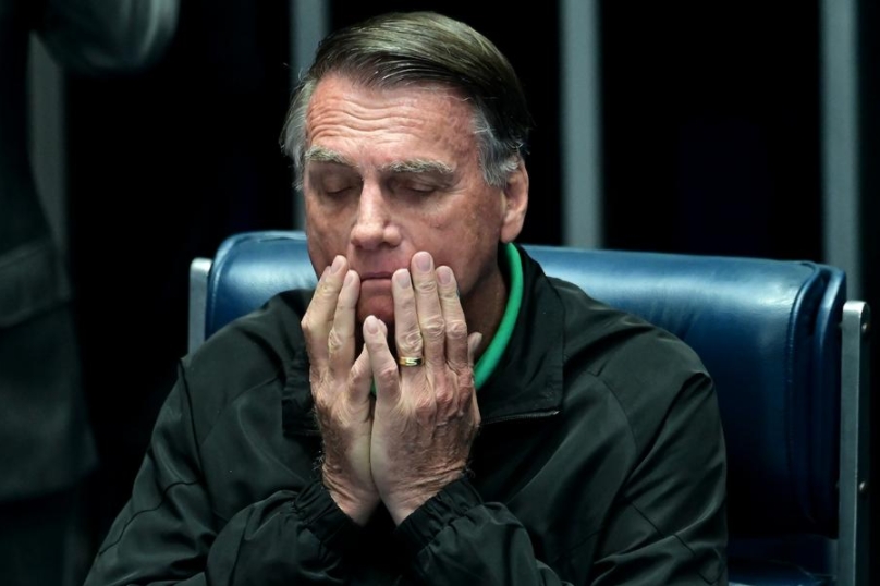 El expresidente brasileño Jair Bolsonaro (2019-2022) reacciona mientras asiste a una sesión especial en el Senado en Brasilia, la capital de Brasil, el 17 de julio de 2025. (Xinhua/Lucio Tavora)
