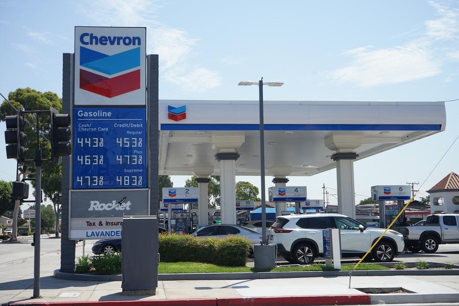 Imagen del 2 de agosto de 2024 de una gasolinera de Chevron en El Monte, condado de Los Ángeles, California, Estados Unidos. (Xinhua/Zeng Hui)