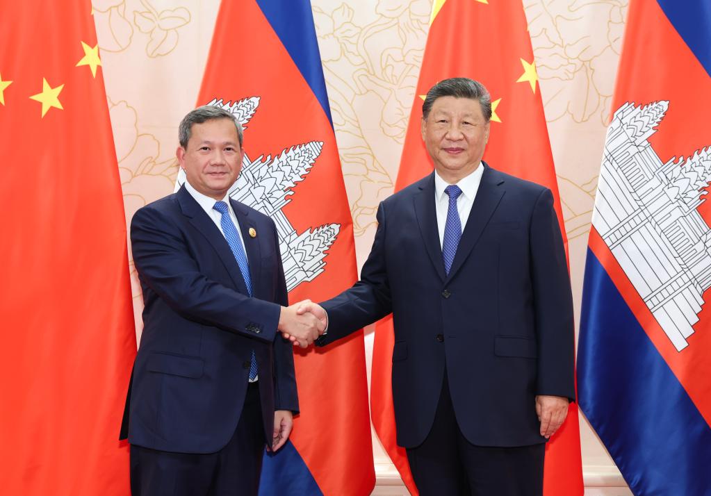 (Cumbre OCS Tianjin) Xi se reúne con primer ministro camboyano