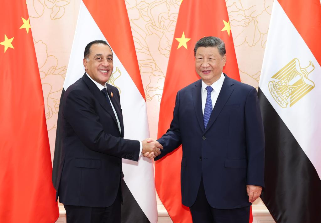 (Cumbre OCS Tianjin) Xi se reúne con primer ministro egipcio