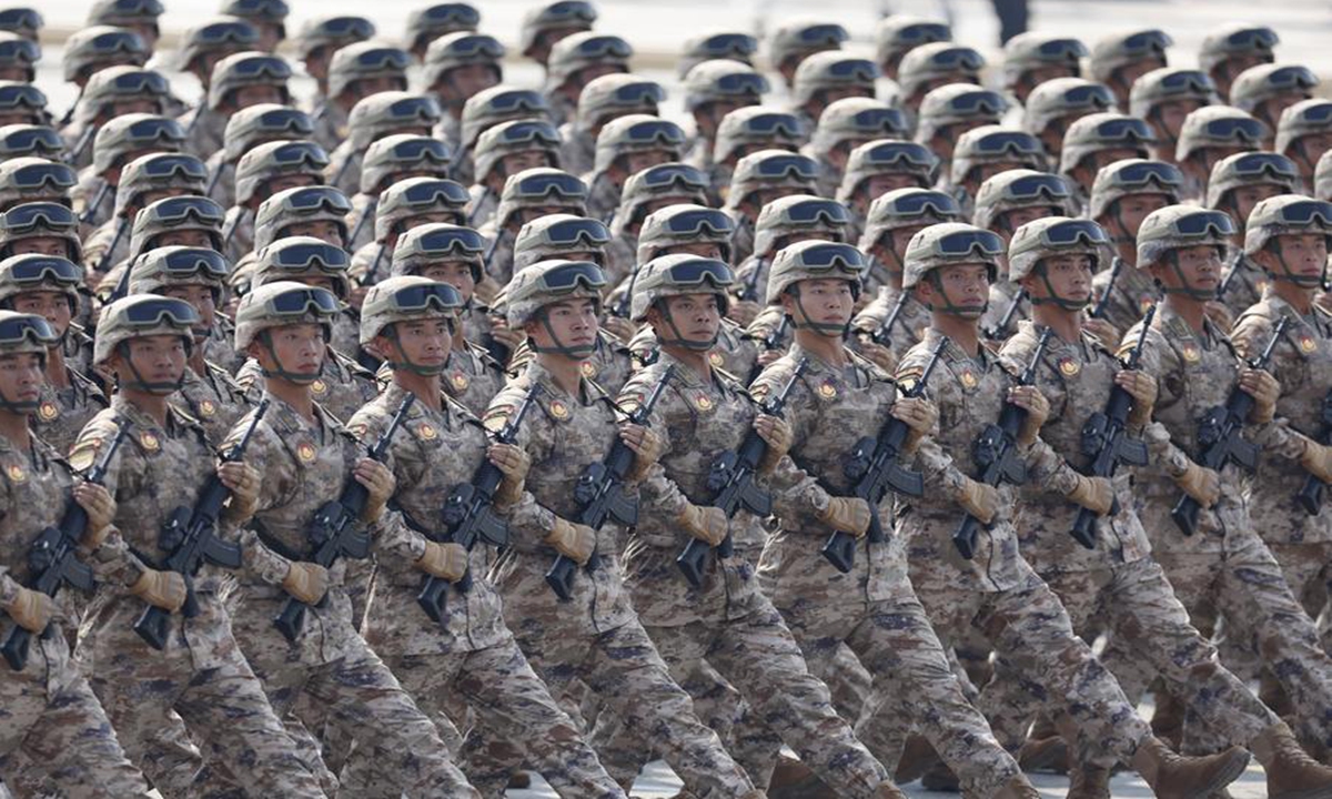 Numerosas 'primicias' en impresionantes formaciones exhibidas en el masivo desfile del Día de la Victoria en China