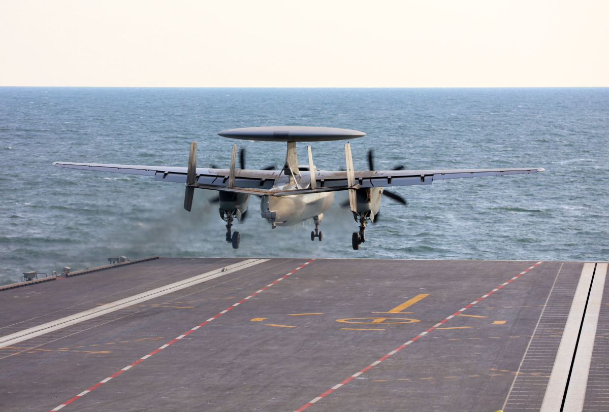 CNS Fujian logra un hito con el lanzamiento electromagnético de un avión naval avanzado