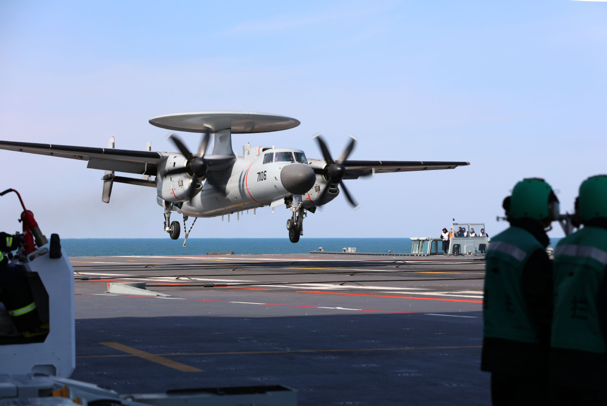 CNS Fujian logra un hito con el lanzamiento electromagnético de un avión naval avanzado