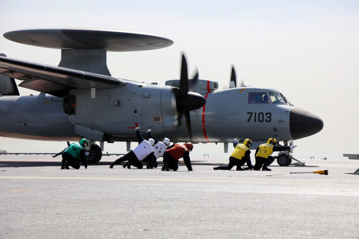 CNS Fujian logra un hito con el lanzamiento electromagnético de un avión naval avanzado