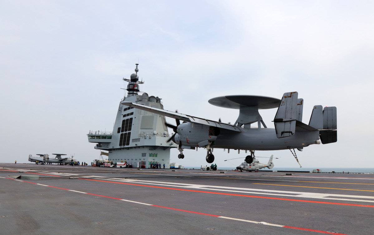 CNS Fujian logra un hito con el lanzamiento electromagnético de un avión naval avanzado