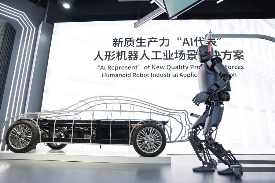 Imagen del 17 de junio de 2025 de un robot humanoide exhibido en el Área de Desarrollo Económico y Tecnológico de Beijing, en Beijing, capital de China. (Xinhua/Zheng Huansong) 