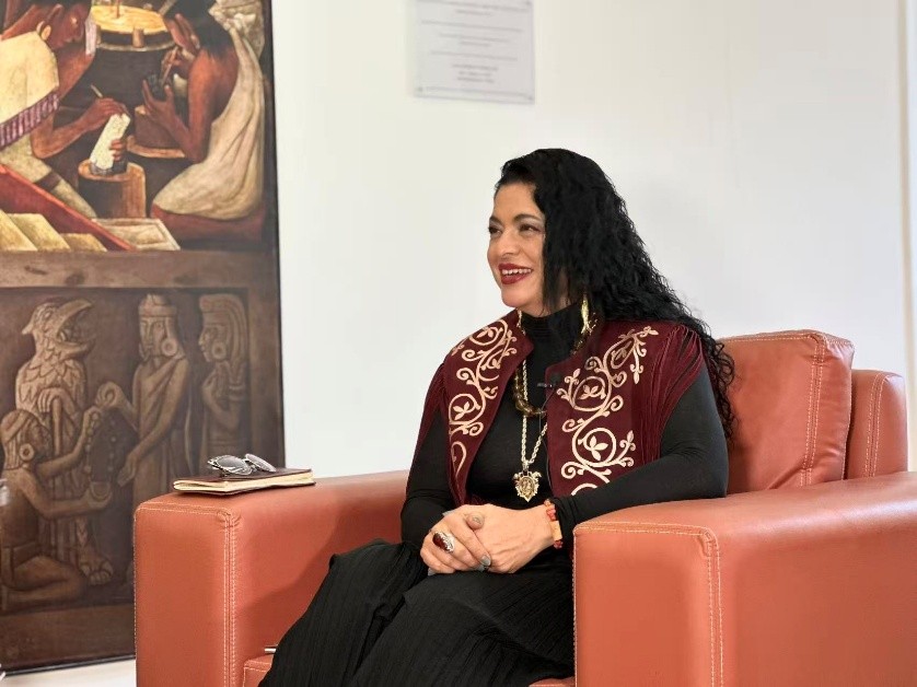 Alejandra Frausto Guerrero, secretaria de Turismo de la Ciudad de México, en entrevista con el Diario del Pueblo digital, 21 de noviembre del 2025. (Foto: Zhou Yu/ Diario del Pueblo digital)