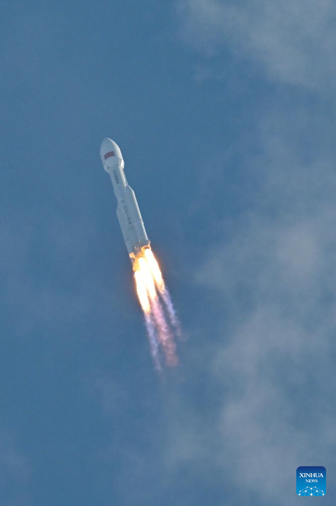 China lanza con éxito nuevo grupo de satélites de internet