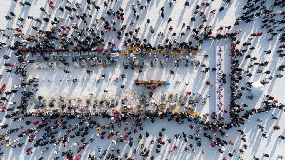 Comenzó en Harbin el sexto festival de recolección de hielo