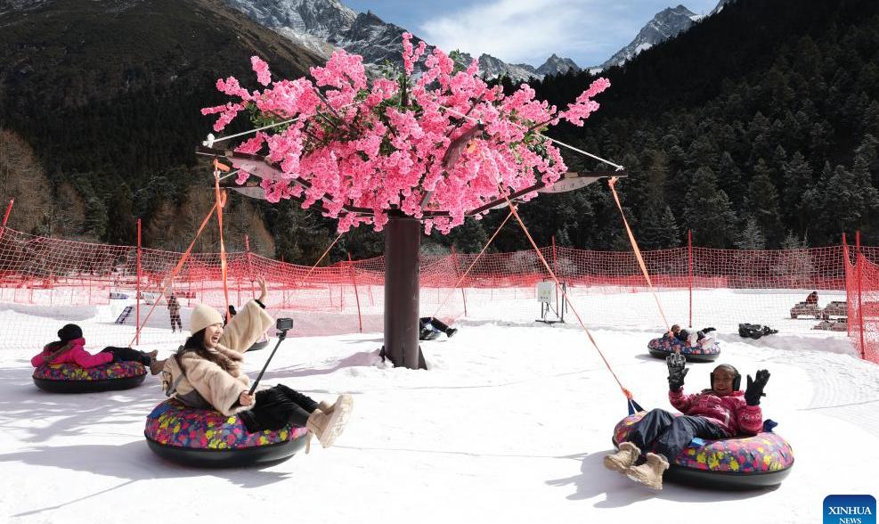 Sichuan, un destino destacado de turismo de hielo y nieve en latitudes bajas