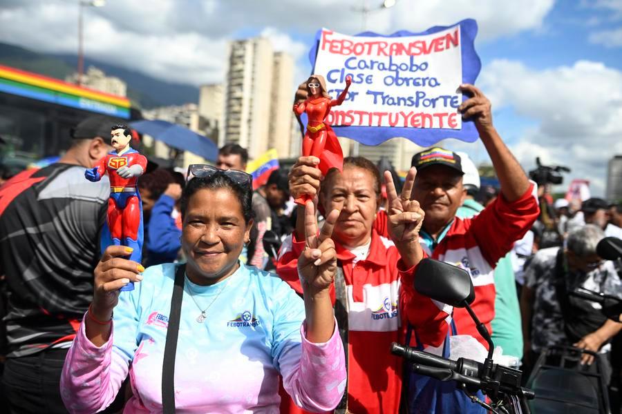 Transportistas de Venezuela se movilizan en Caracas para pedir liberación de Nicolás Maduro y Cilia Flores