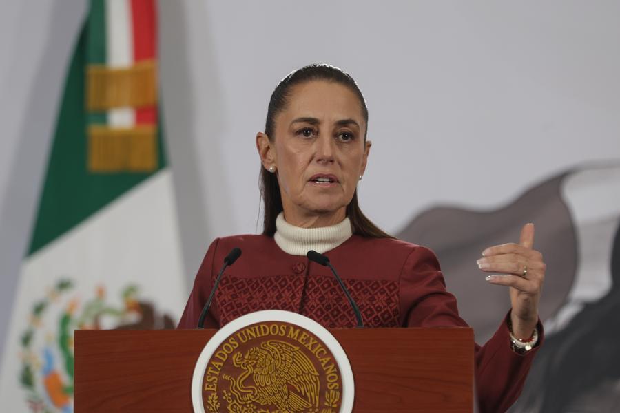 La presidenta mexicana, Claudia Sheinbaum, habla durante su conferencia de prensa matutina, en Palacio Nacional, en la Ciudad de México, capital de México, el 12 de enero de 2026. (Xinhua/Francisco Cañedo)