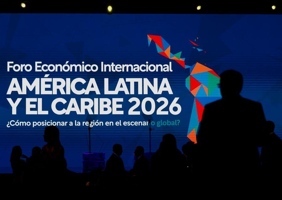 Personas asisten al Foro Económico Internacional América Latina y el Caribe 2026 del Banco de Desarrollo de América Latina y el Caribe (CAF), en la Ciudad de Panamá, capital de Panamá, el 28 de enero de 2026. (Xinhua/Daniel González)