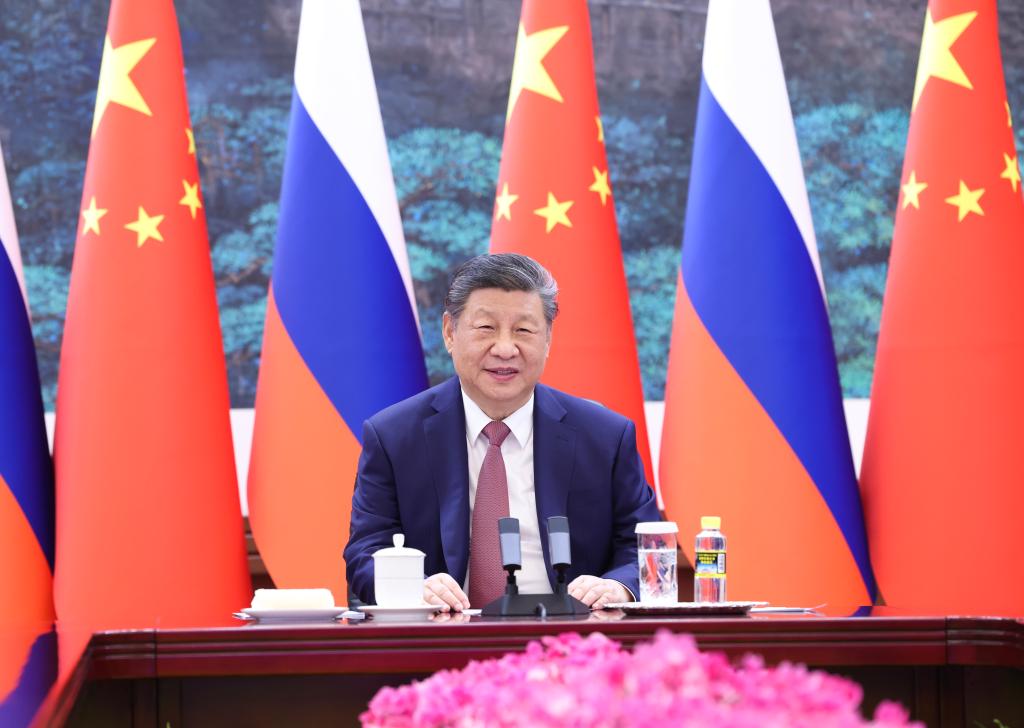 El presidente chino, Xi Jinping, sostiene una reunión virtual con el presidente ruso, Vladímir Putin, en el Gran Palacio del Pueblo, en Beijing, capital de China, el 4 de febrero de 2026. (Xinhua/Huang Jingwen)