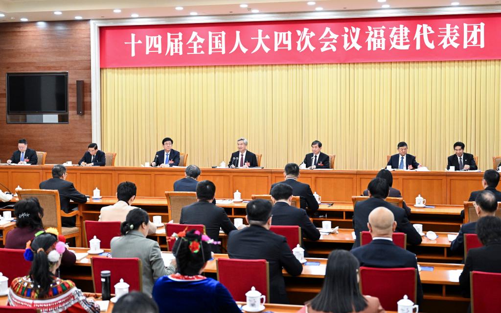 Líderes chinos asisten a deliberaciones en sesión legislativa anual