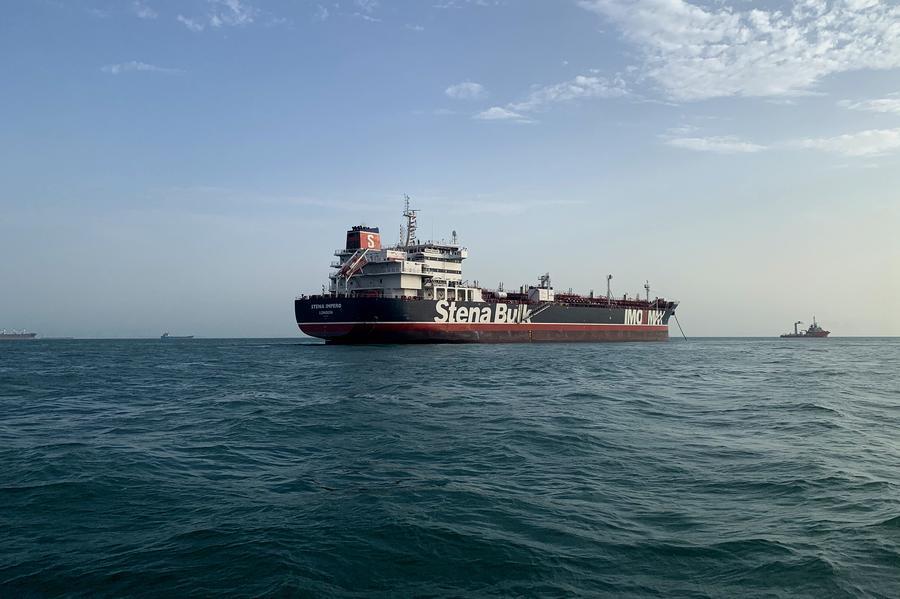 Imagen cedida el 21 de julio de 2019 del buque petrolero británico "Stena Impero" navegando cerca del estrecho de Ormuz, en Irán. (XinhuaMorteza AkhoundiISNA)