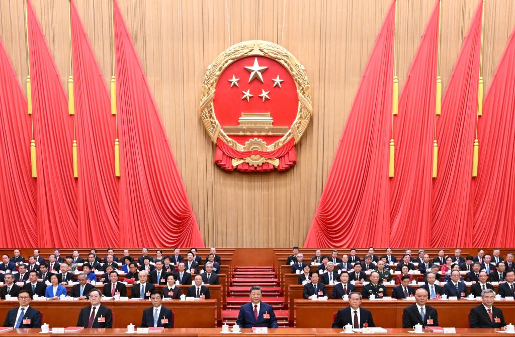 Órgano legislativo nacional de China concluye sesión anual