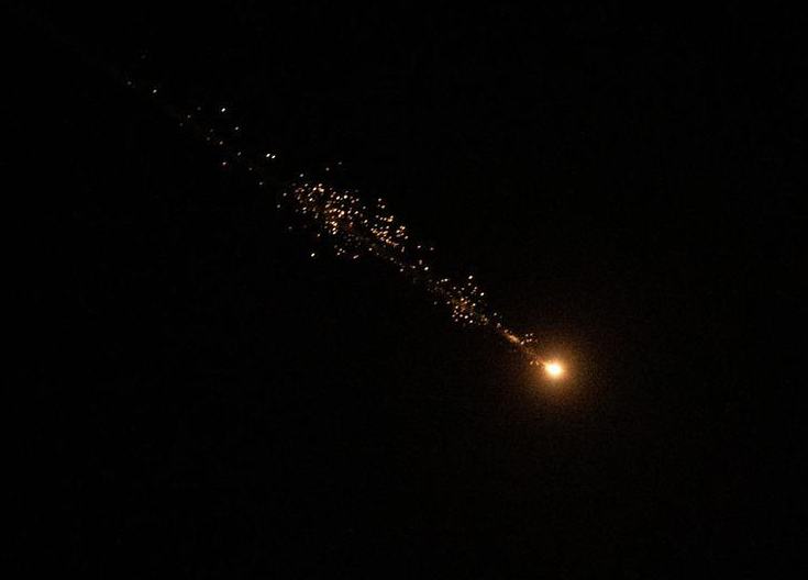 Hizbulá pagará "un alto precio" por ataques con cohetes, dice primer ministro israelí