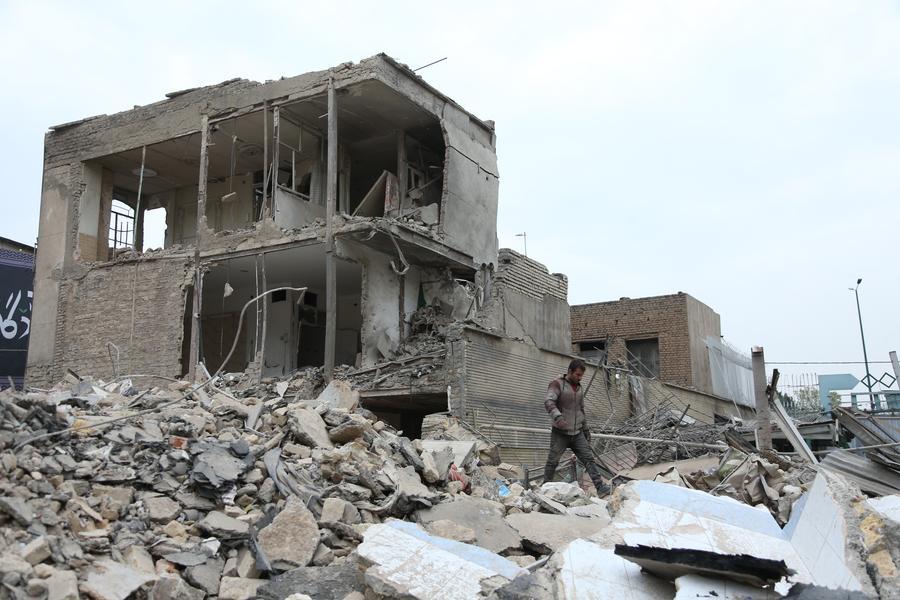 Imagen del 15 de marzo de 2026 de edificios destruidos en un área residencial, en Teherán, Irán. (Xinhua/Shadati)