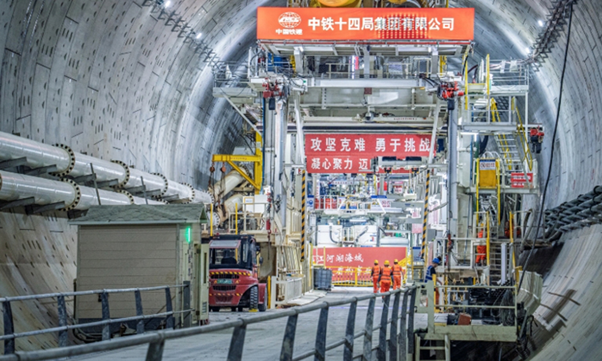 El túnel Huanggang del Río Amarillo, el túnel submarino con escudo de mayor diámetro del mundo, sirve como un enlace de transporte clave en Jinan, provincia de Shandong. (Foto: Cortesía del Departamento 14 del Grupo de Ferrocarriles de China)