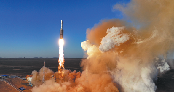 Kinetica II, el nuevo modelo de cohete desarrollado por CAS Space, despega en su vuelo inaugural desde el Centro de Lanzamiento de Satélites de Jiuquan, 30 de marzo del 2026. (Foto: Wang Jiangbo/ China Daily)