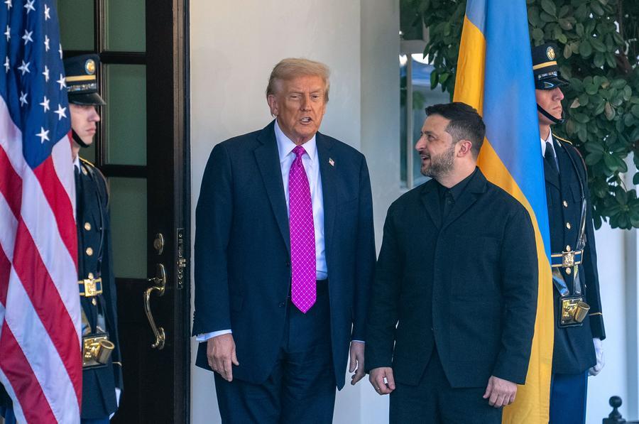 Trump amenaza con frenar envío de armas para Ucrania a menos que Europa se una a coalición de Ormuz, según Financial Times