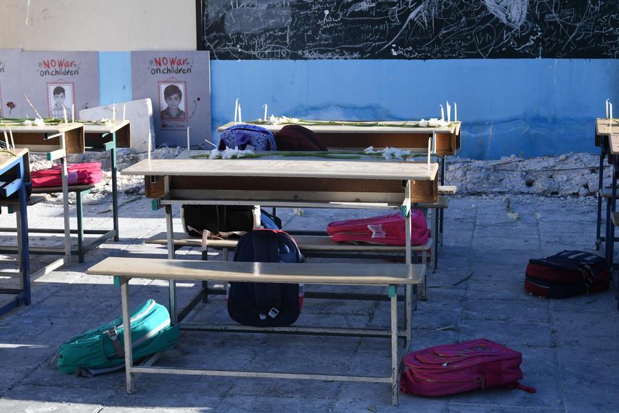 Imagen del 6 de abril de 2026 de la recreación de un aula durante un acto conmemorativo llevado a cabo en memoria de las estudiantes de una escuela primaria que fueron asesinadas en un ataque con misiles en el sur de Irán, en Teherán, Irán. (Xinhua/Shadati)
