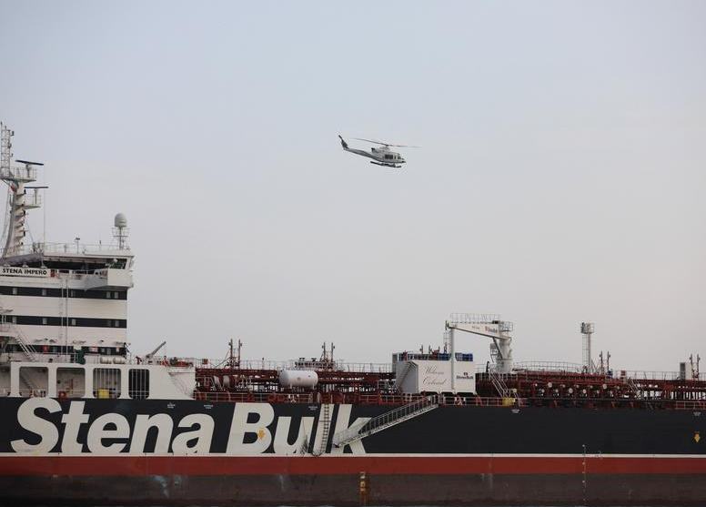 Estrecho de Ormuz está completamente cerrado y obliga a petroleros a volverse atrás, informan medios