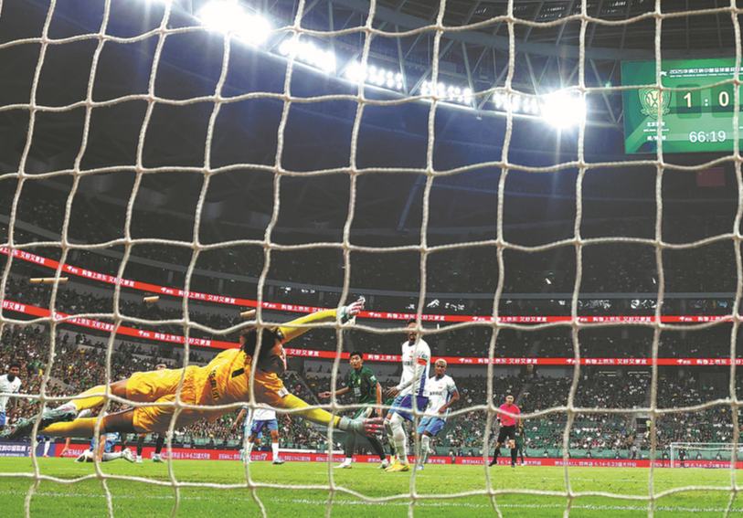 Cuando suena el silbato y se asienta el polvo de la última ronda de amistosos internacionales de los equipos nacionales chinos, tanto de la absoluta como de la sub-23, queda un vacío palpable en el campo.