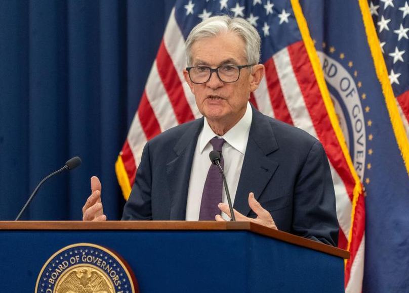 Trump promete despedir a presidente de Fed si permanece más allá de su mandato