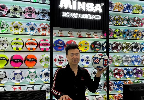 Avalancha por la Copa Mundial de la FIFA impulsa un aumento de pedidos para los vendedores de Yiwu