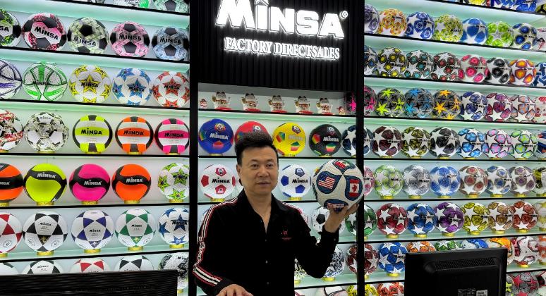 Avalancha por la Copa Mundial de la FIFA impulsa un aumento de pedidos para los vendedores de Yiwu
