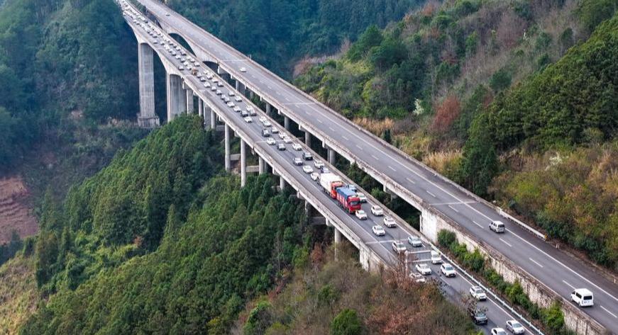 Inversión en activos fijos de China aumenta 1,7% en primer trimestre de 2026