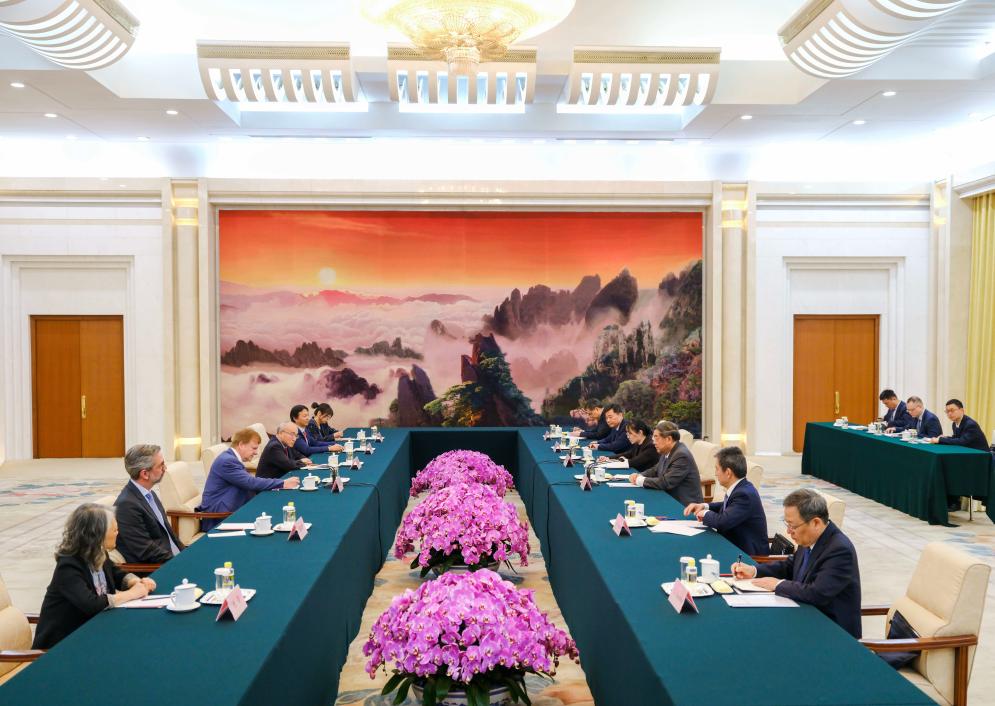 China y EEUU comparten amplio espacio para cooperación y extensos intereses comunes, indica vicepremier chino