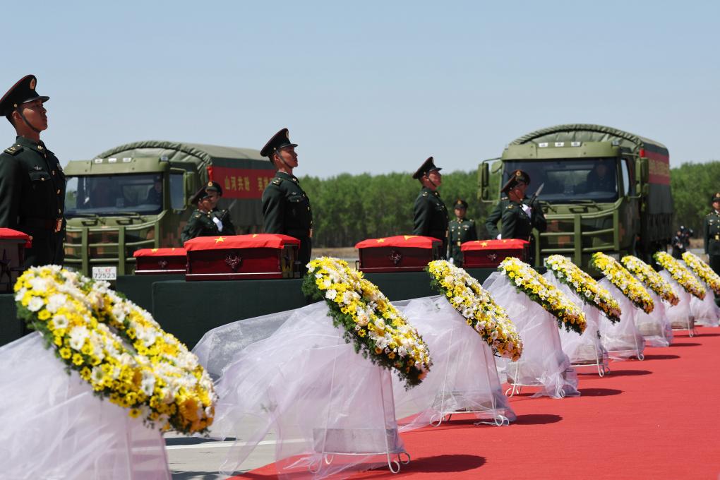 Restos de 12 mártires chinos de Guerra de Corea repatriados desde República de Corea