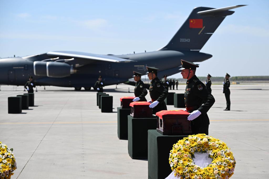 Restos de 12 mártires chinos de Guerra de Corea repatriados desde República de Corea