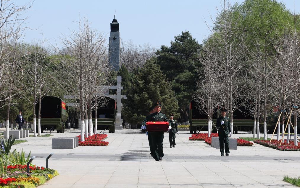 Restos de 12 mártires chinos de Guerra de Corea repatriados desde República de Corea